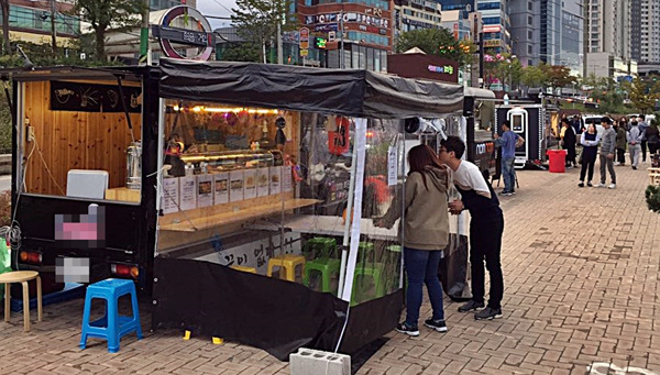강변 푸드트럭