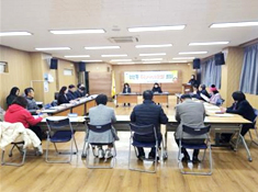 강의를 듣는 주민들