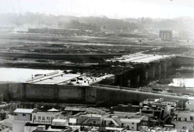 번영교 공사 모습(1973)