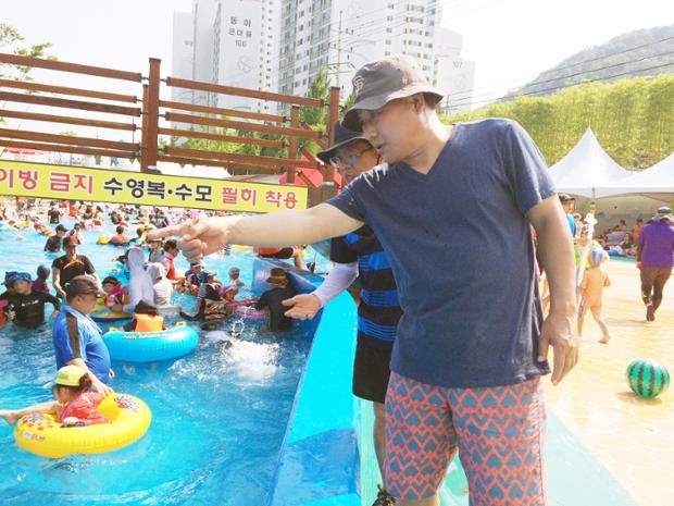 중구청장 하계휴가 첫날 물놀이장 시설 안전 점검
