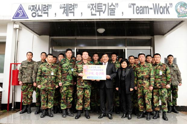 구청장님 제7765부대4대대 장병위문(2012-1-20)