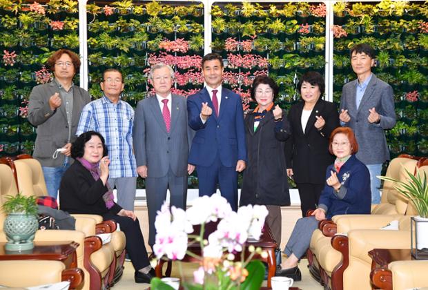 중구문학회장 내방
