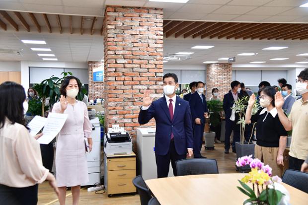 김영길 중구청장님 취임식(직원방문)