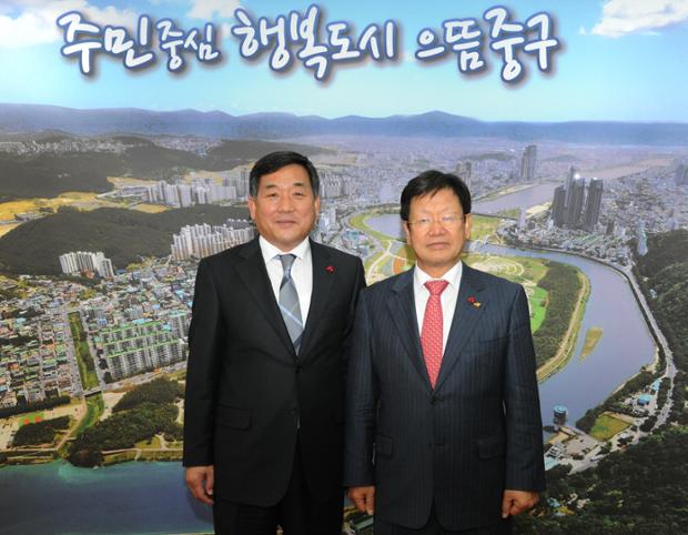 농수산물도매시장 중앙청과 후원품 전달