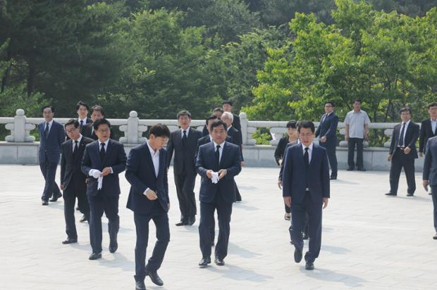 충혼탑 참배