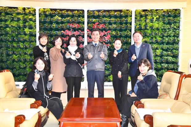 약사동 한국무용회장 및 회원 내방