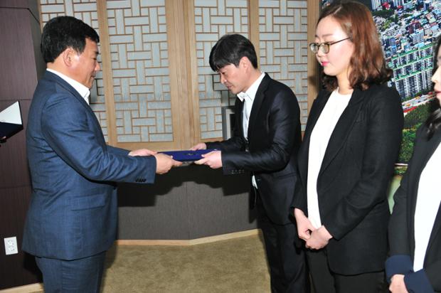 신규임용장교부