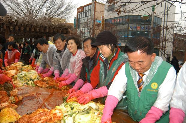사랑의 이웃돕기 김장담그기 행사