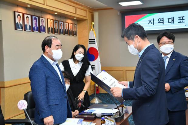 민주평통 지역대표 자문위원 위촉장