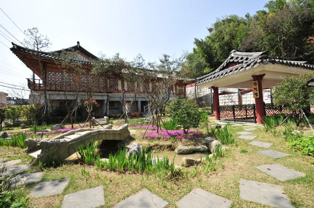 어련당, 산전샘