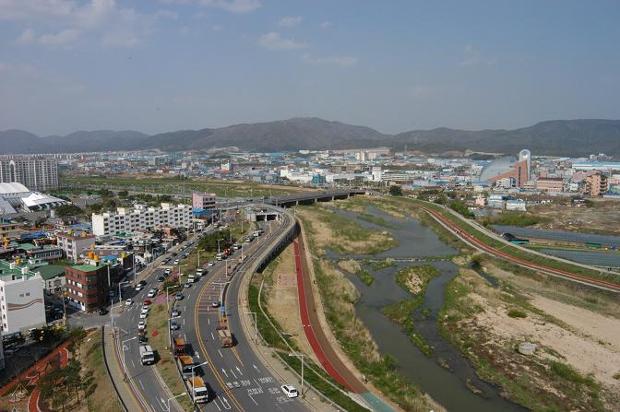 반구동 현대그랜드에서 바라본 동천강