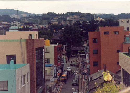 중구의어제와오늘-농협울주군지부에서 본 현동헌 모습(2000년대)