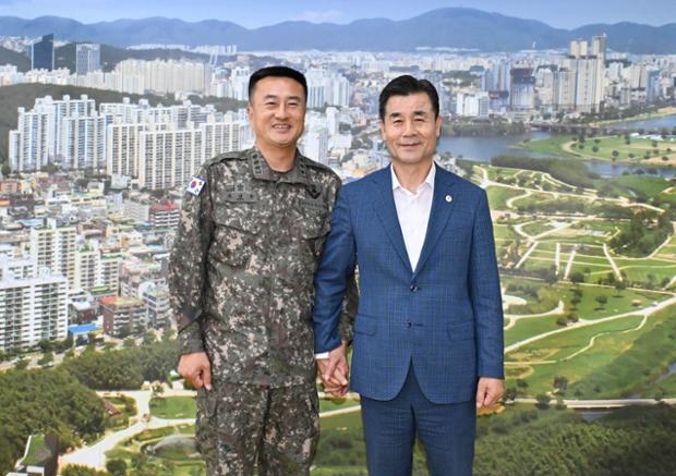 127여단장 조상한 대령 내방
