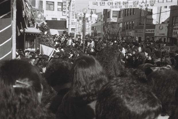 여성근로자 임금인상 가두시위