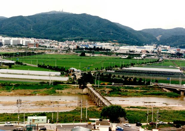 병영산전에서진장뜰및효문공단을바라본전경