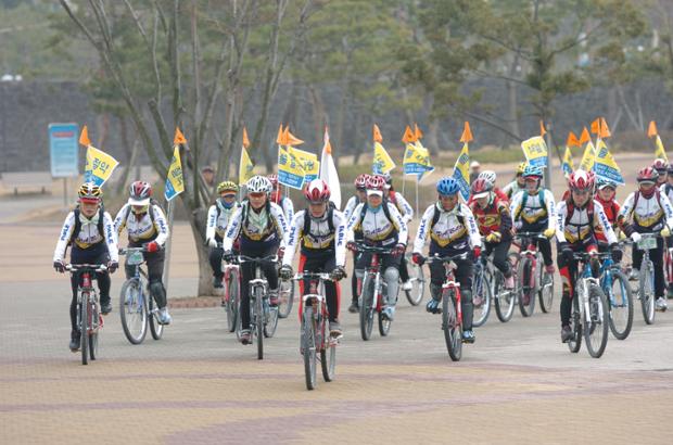 자전거21회원들이 물사랑홍보 퍼레이드