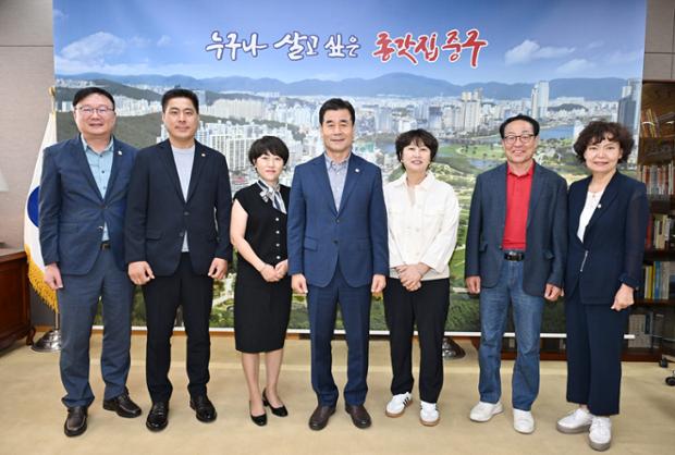 중구 마을교육협의회 임원진 내방