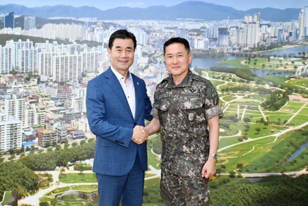제127보병여단 신임여단장 내방