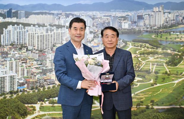 노인복지회사무국장 공로패수여식