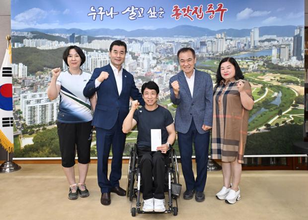 장애인배드민턴 정재군 선수 격려