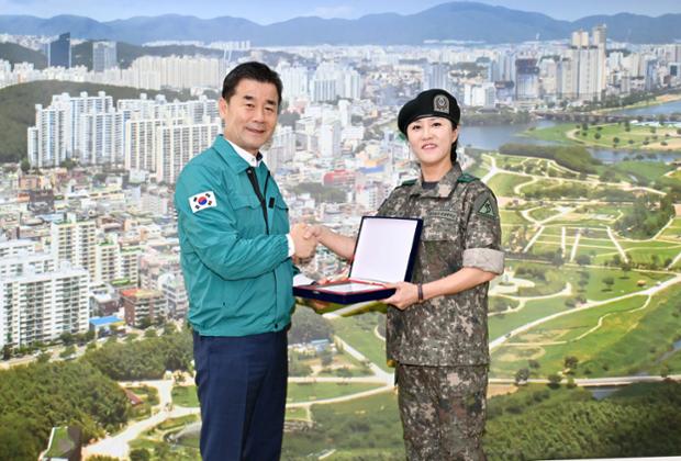 제 43대 명예구청장_허은녕_여성예비군