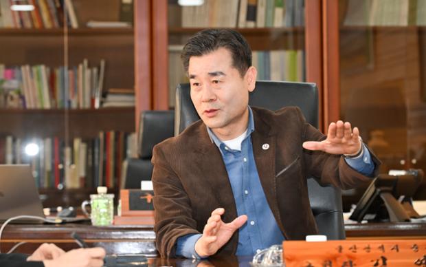 김영길 중구청장님 인터뷰 사진