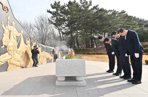 제106주년 3.1절 기념 울산항일운동기념탑 참배