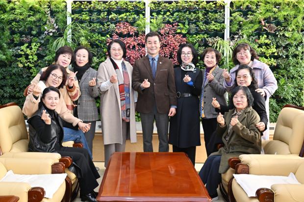 중구 여성단체협의회 임원진 내방