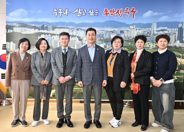 중구 생활공감정책참여단 임원진 내방