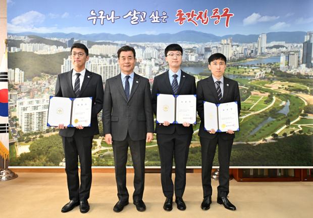 신규임용자 임용장 수여식