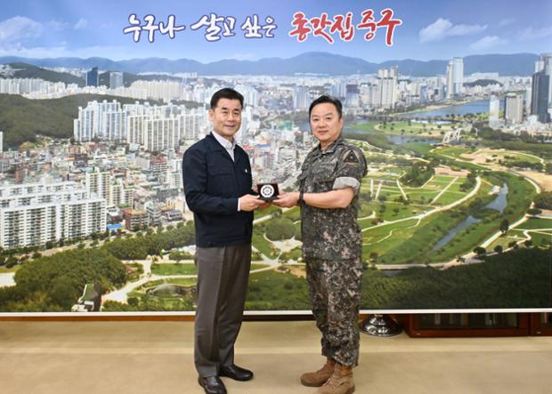 육군본부 6.25 무공훈장 찾아주기 조사단장 내방