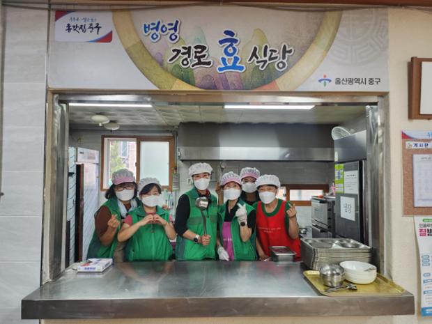 병영1동 새마을문고회, 병영경로식당에서 급식봉사 활동 실시