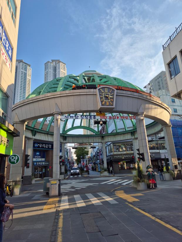 성남동 시계탑 전경