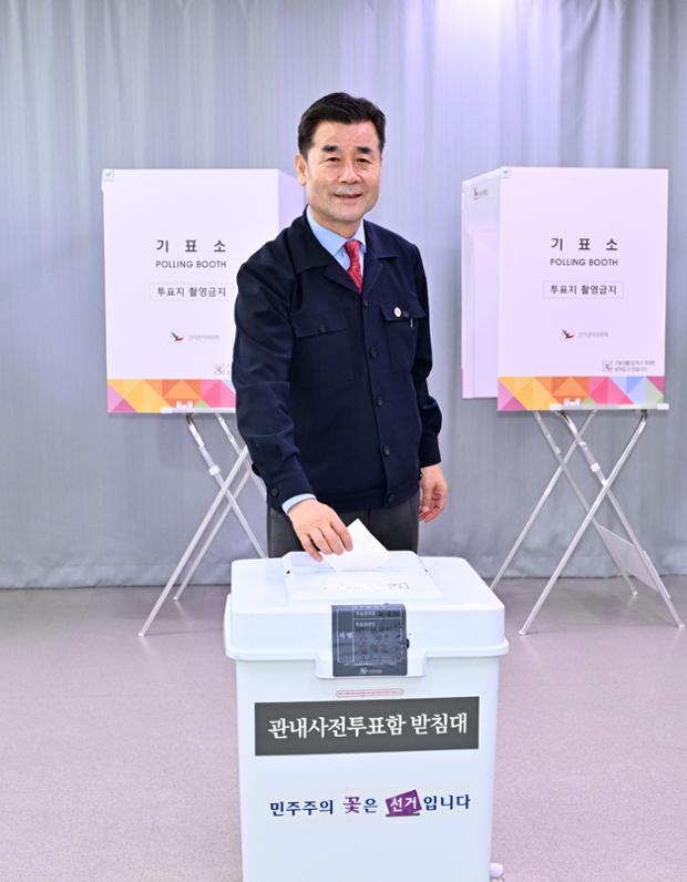 김영길 중구청장, 제21대 대통령선거 사전투표 참여