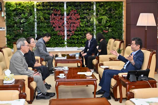 임창섭 울산시립미술관 신임 관장 내방