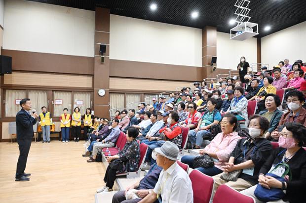 중구노인복지관 노인일자리참여자 문화체험 환송