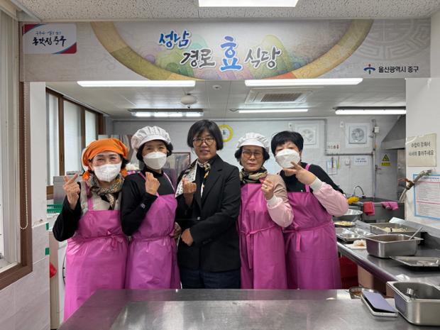 중앙동 여성자원봉사회, 성남경로식당에서 급식 봉사활동 실시