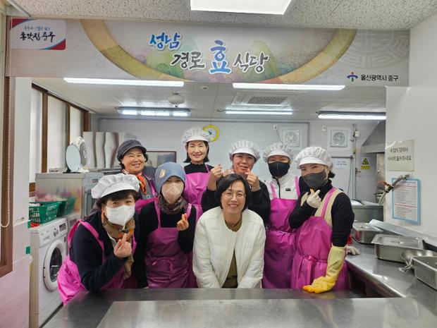 병영1동 여성자원봉사회, 성남경로식당에서 급식 봉사활동 실시