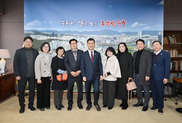 김영길 중구청장, 약사동 체육회 임원진 환담 (중구청장)