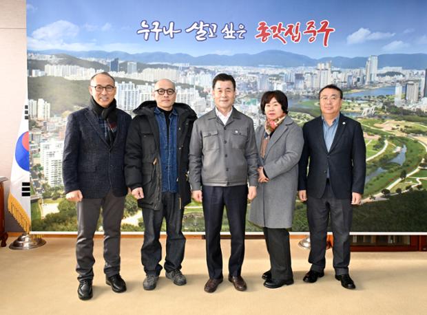 김영길 중구청장, 보세거리·우정전통시장 신임 상인회장 환담