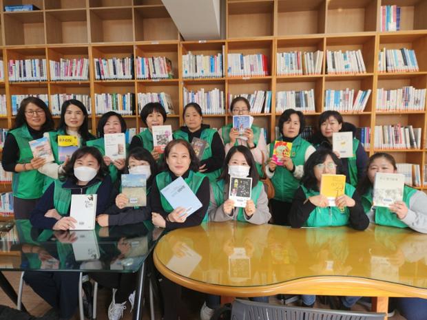 반구1동 새마을문고회, 서원도서관에서 장서 정리 및 보수 작업 실시