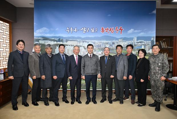 김영길 중구청장, 방위협의회 중구연합회 회원 환담