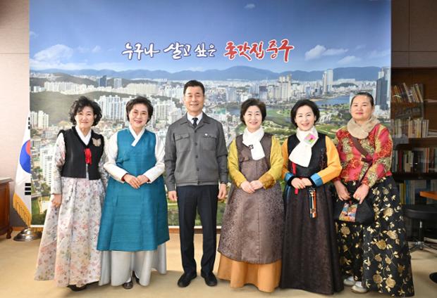 김영길 중구청장, 울산광역시 차인연합회 임원진 환담