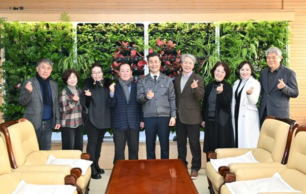 김영길 중구청장, 입화산지킴이 신임 임원진 환담