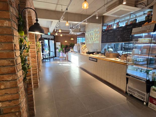 "학성가구거리 새바람”…학성가구거리 활력센터 개관(1)