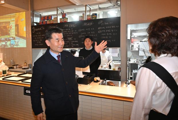 "학성가구거리 새바람”…학성가구거리 활력센터 개관