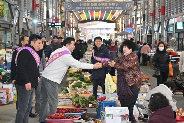 중구, 설맞이 장보기 행사 진행(구역전시장)