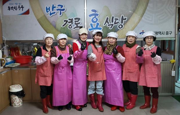 복산동 새마을부녀회, 반구경로식당에서 급식 봉사활동 실시