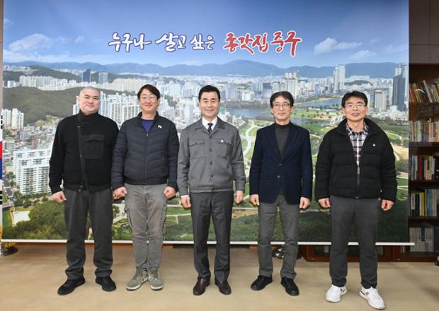 김영길 중구청장, 다운장 골목형상점가 상인회 임원진 환담