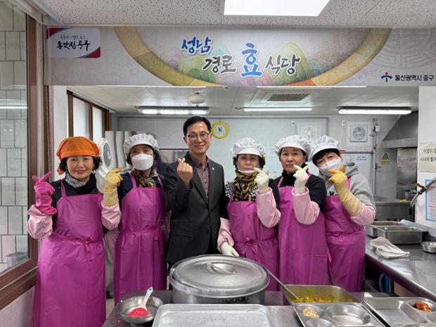 중앙동 여성자원봉사회, 성남경로식당에서 급식봉사 활동 실시